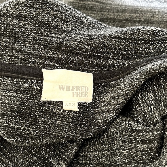 Aritzia Wilfred Free Oversized Cowl Neck Sweatshirt with Pockets Grey Heather - Picture 10 of 16